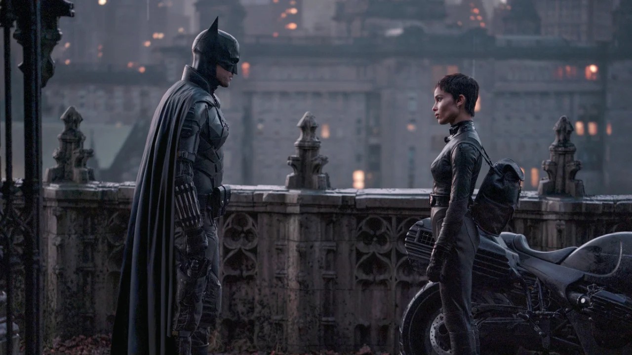 Robert Pattinson y Zoë Kravitz, en una escena de Batman